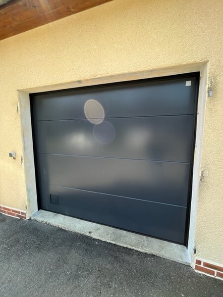 Réalisation Thézard Menuiserie — Portes de garage