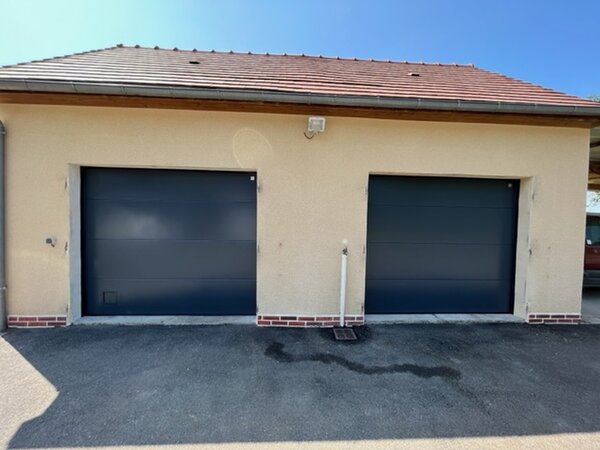 Réalisation Thézard Menuiserie — Portes de garage