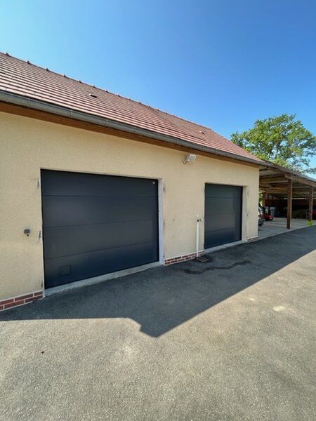 Réalisation Thézard Menuiserie — Portes de garage