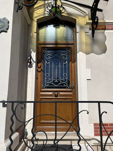 Réalisation Thézard Menuiserie — Portes d'entrée & garage