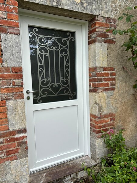 Réalisation Thézard Menuiserie — Portes d'entrée & garage