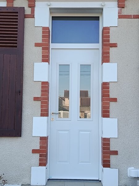 Réalisation Thézard Menuiserie — Portes d'entrée & garage